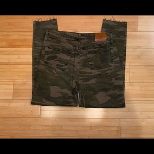 Lucky Brand 🍀 Camouflaged Bridgette Crop Jeans SIZE 8/29